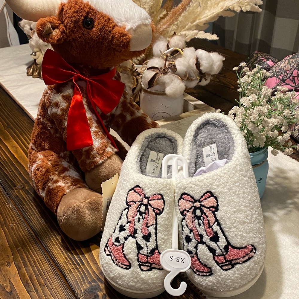 🎀SIMPLY SOUTHERN NWT Cozy White Slippers with Pink Cowgirl Boots Design